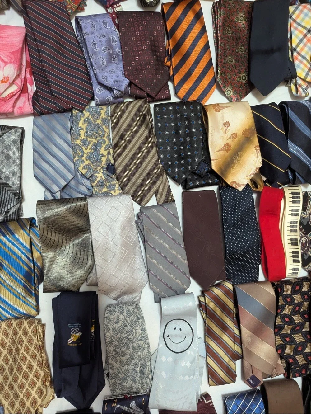 Large Lot of 150 Mens Neckties Ties for Wear Or Crafts Various Brands Colors